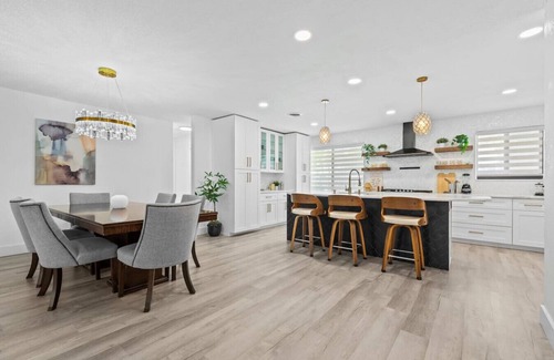 Garden Isles Apartamento | Private waterfront escape! Spacious 5BR, 4 BA Intracoastal property