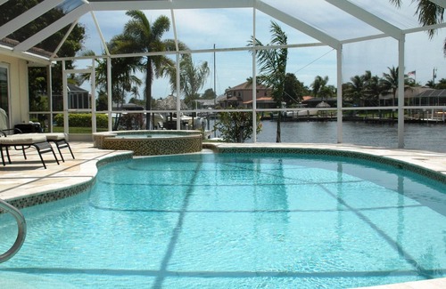 Yacht Club Casa | Chic piscina Villa en una excelente ubicación - a sólo 3 min. el mar * WLAN * TIKI * ascensor *