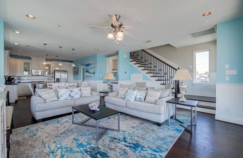Galveston Casa | Waterfront W/ Community Pool & 5 Min to Beach!