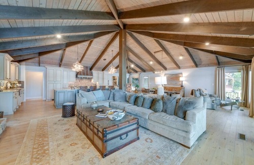 Sherrills Ford Casa | Waterfront w/Dock | Boat | Kayaks | Gym | Pets OK