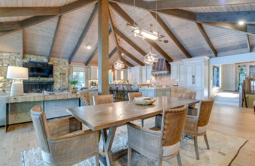 Sherrills Ford Casa | Waterfront w/Dock | Boat | Kayaks | Gym | Pets OK
