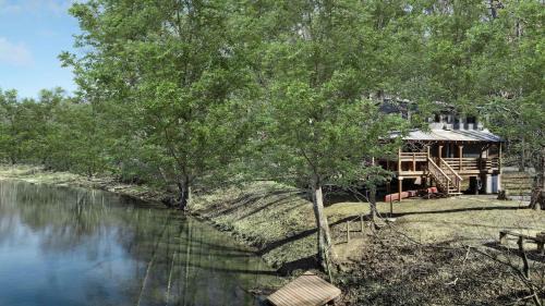 Great Cacapon Casa | Waterfront w Hot Tub Fire Pit Deck & Water Toys