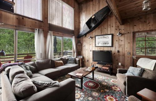 Great Cacapon Casa | Waterfront w Hot Tub Fire Pit Deck & Water Toys