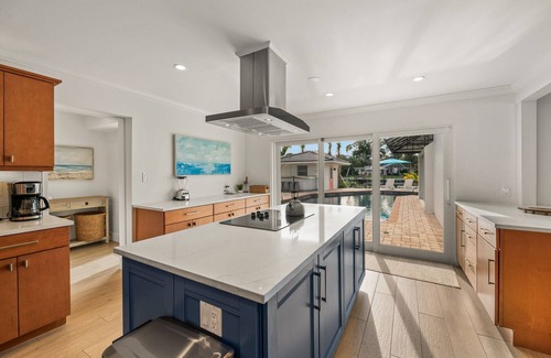 Saint Armands Key Casa | Waterfront w/Putting Green, Heated Pool, Dock -Manatee Cove