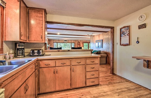 Pine River Cabina | ¡NUEVO! Pet Upper Whitefish Lake Home w / Dock