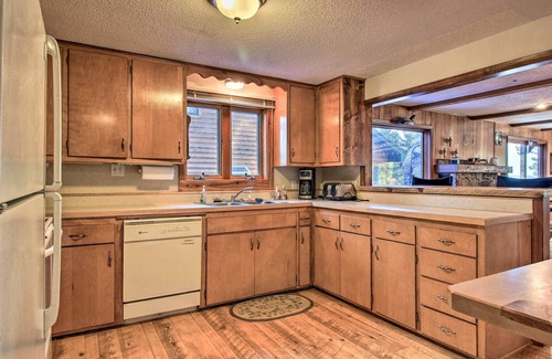 Pine River Cabina | ¡NUEVO! Pet Upper Whitefish Lake Home w / Dock