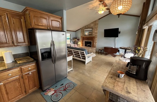 StarCrest Estates Casa | Waterfront Wildlife Cottage with Fishing Dock and Hot Tub