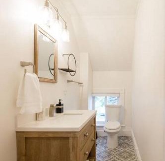 Greater Napanee Casa | Waterfront with Hot Tub Joanie's Farmhouse