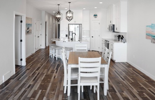 Arnolds Park Condominio | WaterfrontCondo!BridgesBay!AmazingViews!Pets!Pools!Fitness!Arcade!4kingbedrooms!