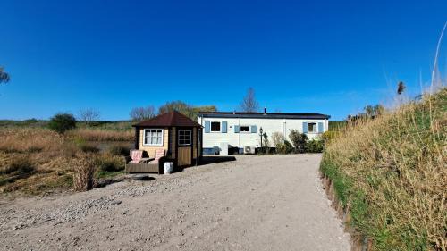 Ooltgensplaat Chalet De Esquí | Waterlodge met waterfiets op monumentaal fort