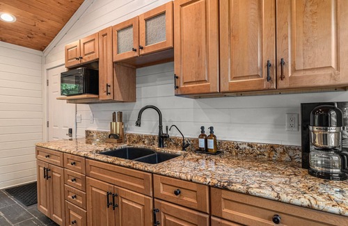 Grass Lake Cabaña | Waterloo Cottage - Beautiful Lakefront Cottage at Clear Lake Near Chelsea, MI.
