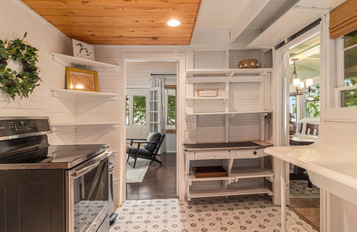 Grass Lake Cabaña | Waterloo Cottage - Beautiful Lakefront Cottage at Clear Lake Near Chelsea, MI.
