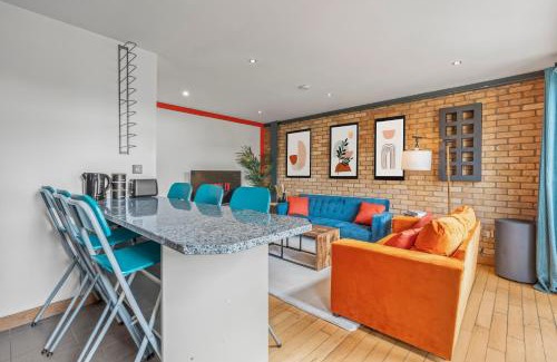 Cathedrals Apartamento | Waterloo - Modern and Industrial 2 Bed - Close to London Bridge, Sleeps 6