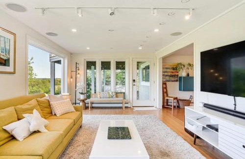 Almont Casa | Waterman Road, Gloucester