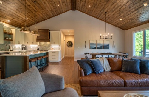 New Tazewell Casa | Watermark Lake House