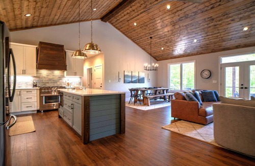 New Tazewell Casa | Watermark Lake House