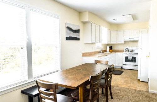 Waves Apartamento | Watermen's Cabana 2A - 3-Bed, 2-Bath Apartment - Walk To BEACH Access & PET Friendly!