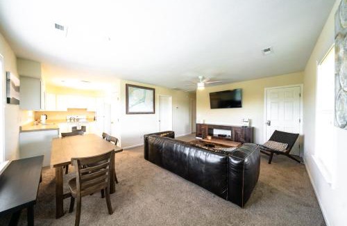 Waves Apartamento | Watermen's Cabana 2C - 3-Bed, 2-Bath Apartment - Walk To BEACH Access & PET Friendly!