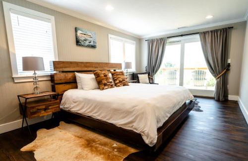 Waves Casa | Watermen's Hideout - Waterfront 2-Bed, 1-Bath Cottage with HOT TUB & Private Dog Run!
