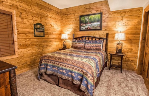 Indian Point Casa | WaterMill Cove Resort 8Bed Lakefront Lodge POOL LAZY RIVER 2 miles to SDC Dock