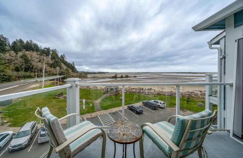 Lincoln City Casa | Waters Edge 402