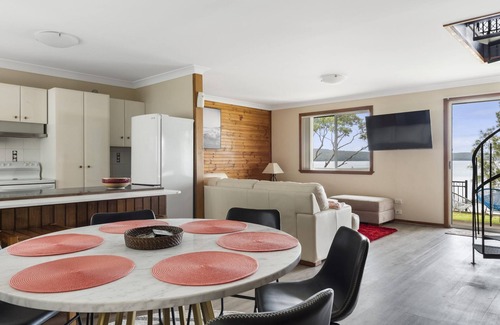 Erowal Bay Casa | Waters Edge - Belle Escapes Jervis Bay