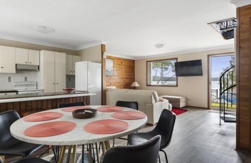 Erowal Bay Casa | Waters Edge - Belle Escapes Jervis Bay