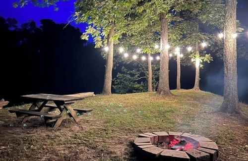 Caplinger Mills Cabaña | Water’s Edge Cabin: King & Queen Beds (Cabin 4)