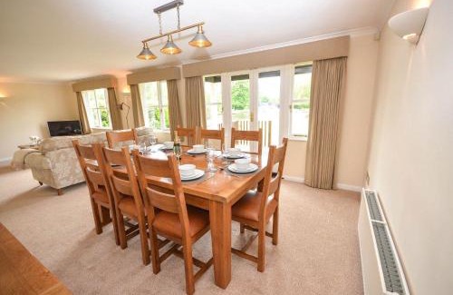 Wroxham Casa | Waters Edge Cottage - Wroxham