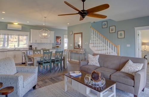Edgecomb Casa | Water’s Edge Luxury Cottage