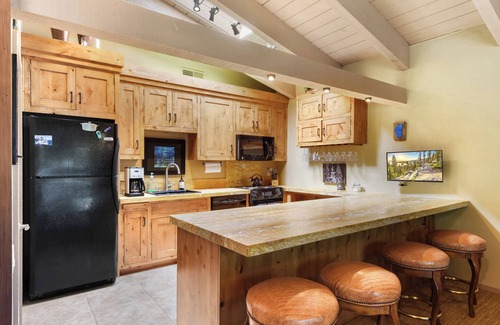 Tahoma Condominio | Waters Edge Oasis | Shared Pool & Pier Access