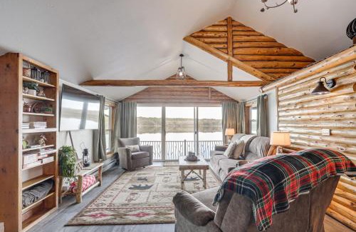Butternut Casa | Waters Edge Retreat on Butternut Lake!