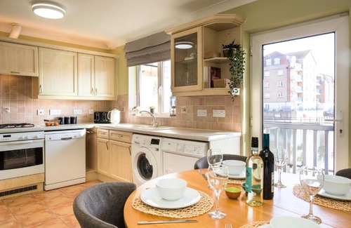 Eastbourne Casa | Waters Edge - stylish marina retreat