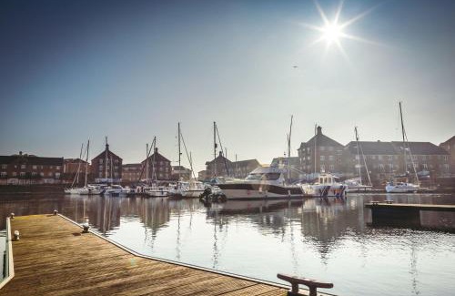 Eastbourne Casa | Waters Edge - stylish marina retreat