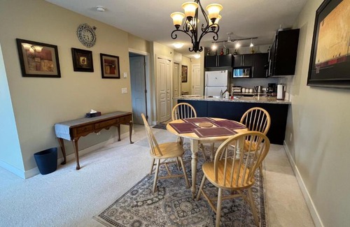North End Apartamento | WATERSCAPES RESORT KELOWNA 2 FULL BEDROOMS SUITE VACATION RENTALS, SHORT TERM RENTALS.