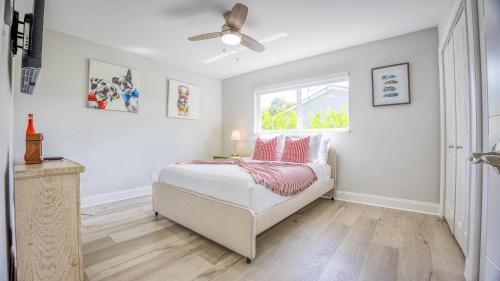 Weston Casa | WatersEdge - Lakefront Beauty, Saltwater Pool