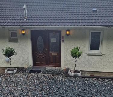 Arrochar Casa | WATERSIDE 3 BED COTTAGE, HOT TUB, SAUNA, PVT BEACH