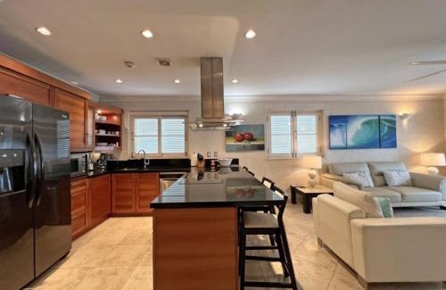 Old Trees Bay Apartamento | Waterside Apartment 101 by Island Villas