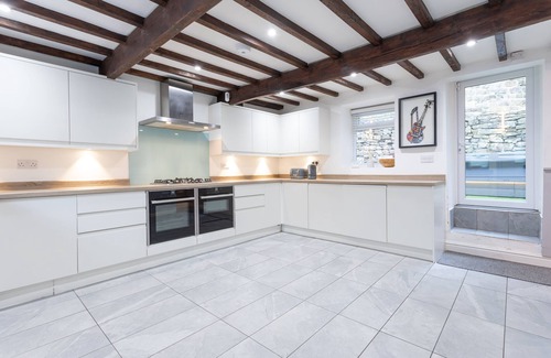 Todmorden Casa | Waterside Cottage!