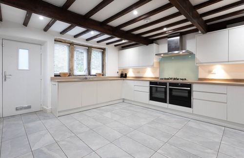 Todmorden Casa | Waterside Cottage!