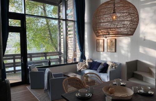 Maubray Casa | Waterside Elegance Sky Pad
