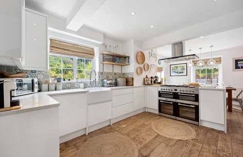 Netley Casa | Waterside Escape - 5 bed Villa on River Hamble