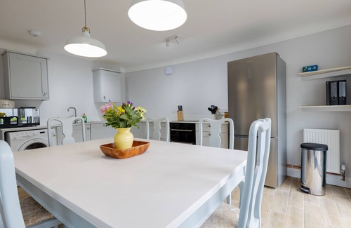 Christchurch Cabaña | 'Waterside' - overlooking Mudeford Harbour - *** No Booking Fees ***