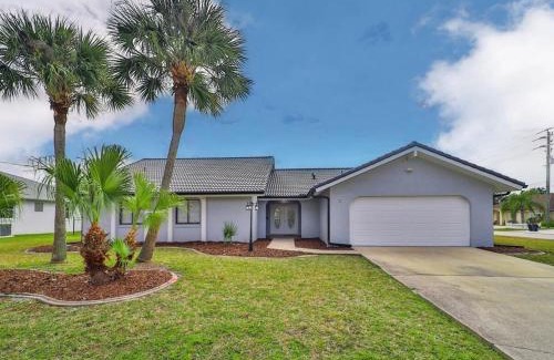 Palm Harbor Casa | Waterside Paradise with Pool in Palm Coast