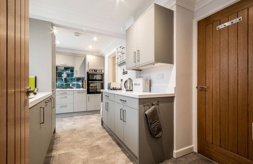 Ebford Casa | Waterside retreat with estuary views and balcony