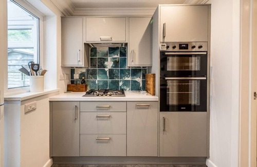 Ebford Casa | Waterside retreat with estuary views and balcony