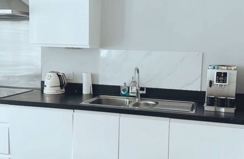 Portsmouth Casa | Waterside Short Term Lets 3 Bedroom Sea Views Hot Tub