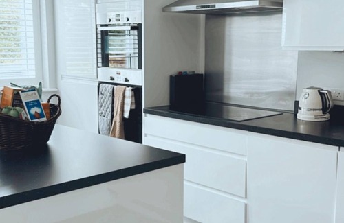 Portsmouth Casa | Waterside Short Term Lets 3 Bedroom Sea Views Hot Tub