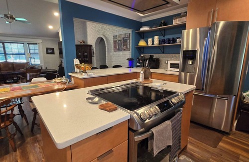 Wright Casa | Waterside- Spacious home, Dock, Bunks -Sleeps 13