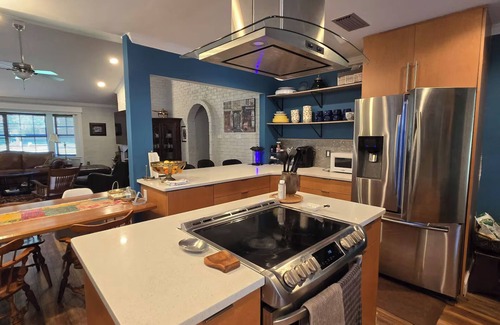 Wright Casa | Waterside- Spacious home, Dock, Bunks -Sleeps 13